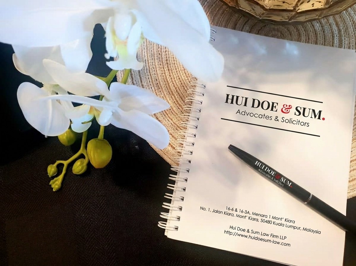 Hui Doe & Sum Law Firm LLP Notebook and Pen